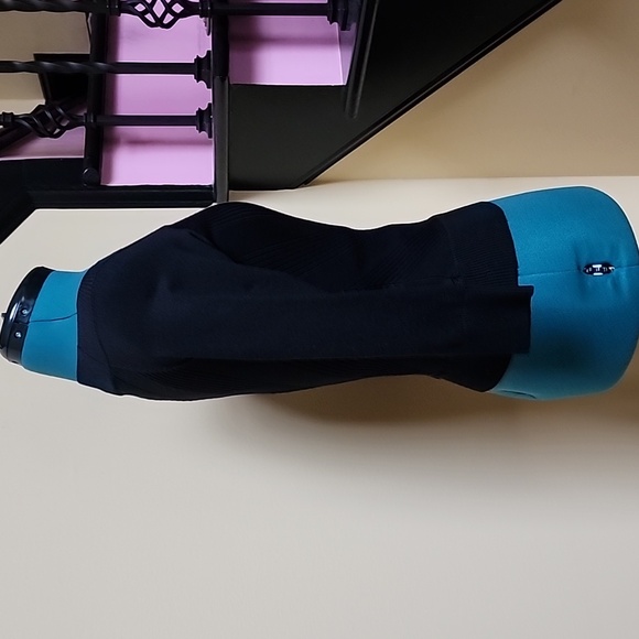 Bebe Fitted Silk Blend Top - SZ M - Picture 3 of 6